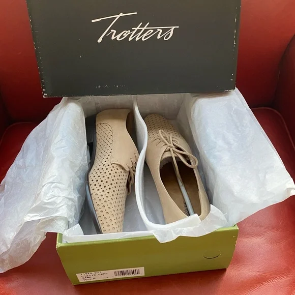 Trotters | NWB Lizzie Oxford Perforated Shoes - 10.5N - Picture 7 of 9